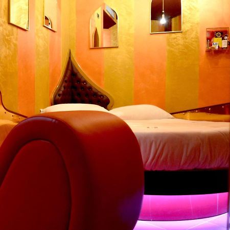 شْنيسيلّو بالسامو C Rooms - Love Motel Monza المظهر الخارجي الصورة