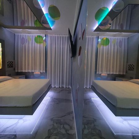 شْنيسيلّو بالسامو C Rooms - Love Motel Monza المظهر الخارجي الصورة