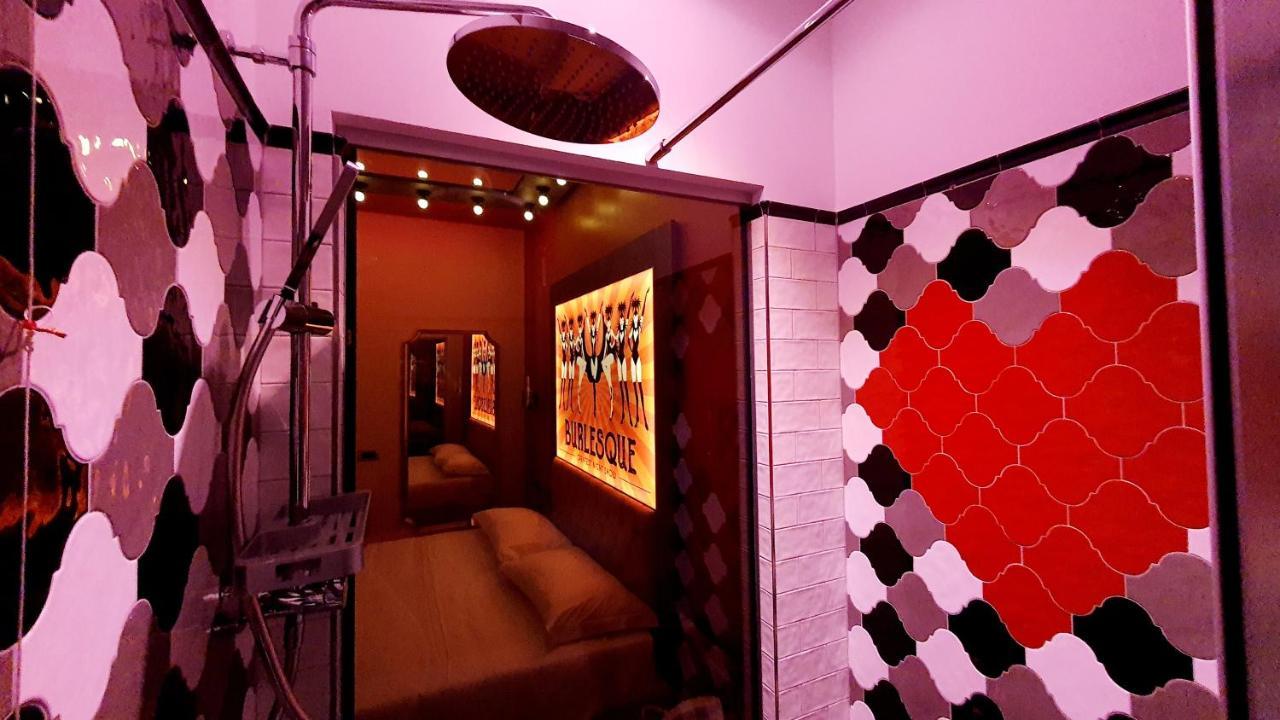 شْنيسيلّو بالسامو C Rooms - Love Motel Monza المظهر الخارجي الصورة