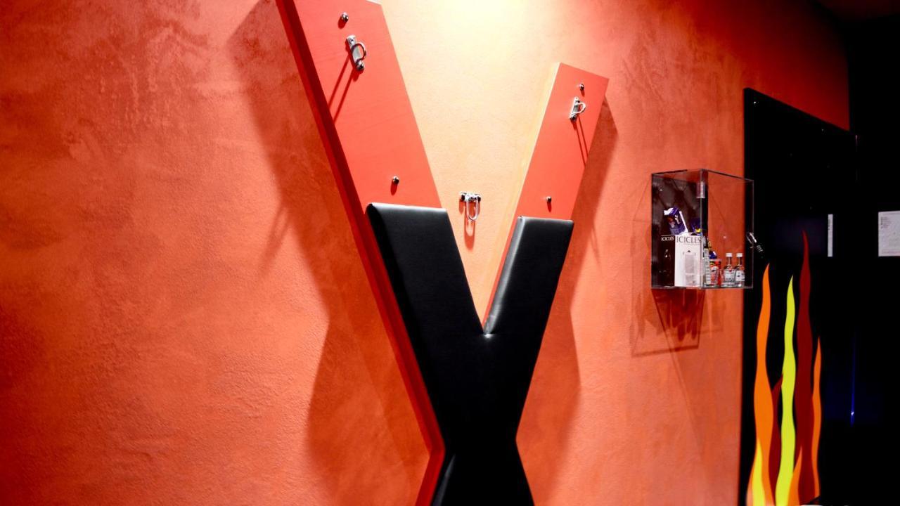 شْنيسيلّو بالسامو C Rooms - Love Motel Monza المظهر الخارجي الصورة
