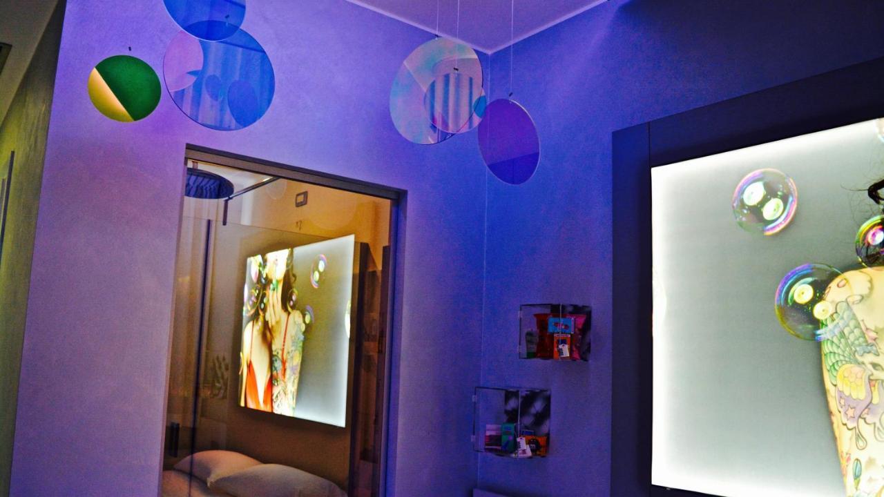 شْنيسيلّو بالسامو C Rooms - Love Motel Monza المظهر الخارجي الصورة