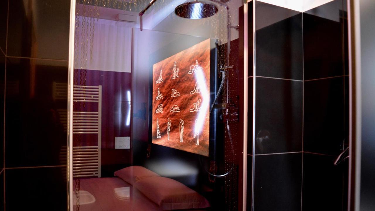 شْنيسيلّو بالسامو C Rooms - Love Motel Monza المظهر الخارجي الصورة